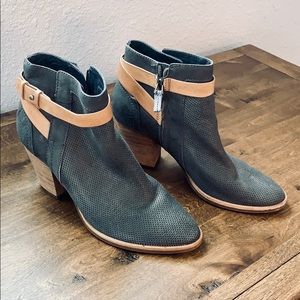 Dolce Vita | Grey & Tan 3in Booties